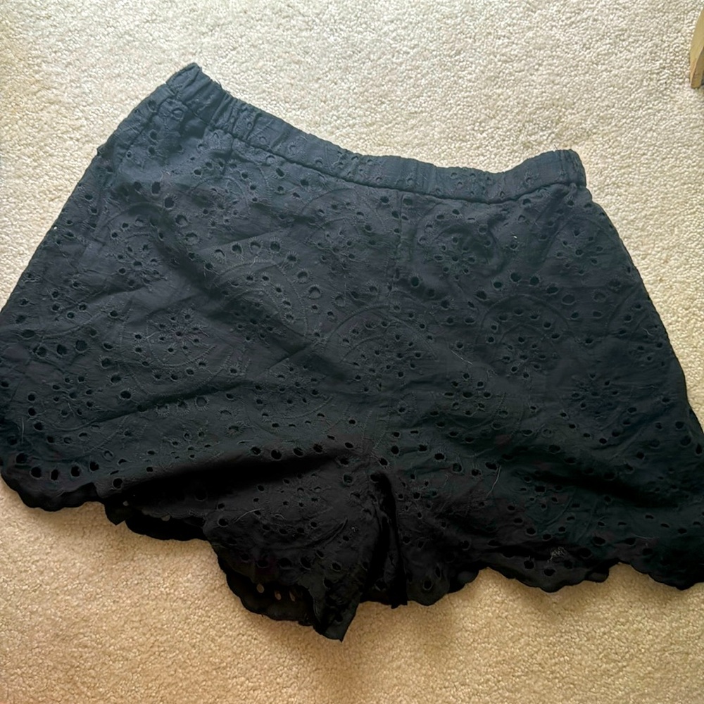 Boutique Black Lace Scallop Shorts